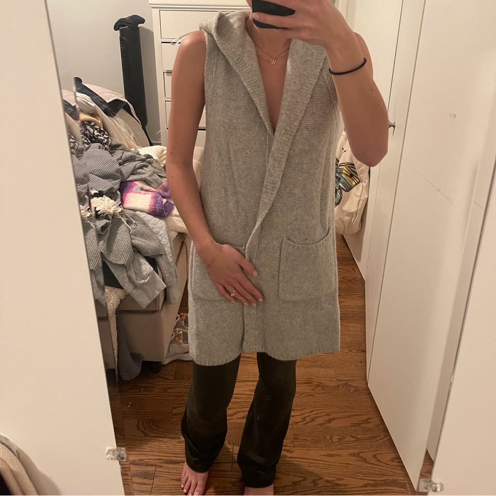 Sweater vest